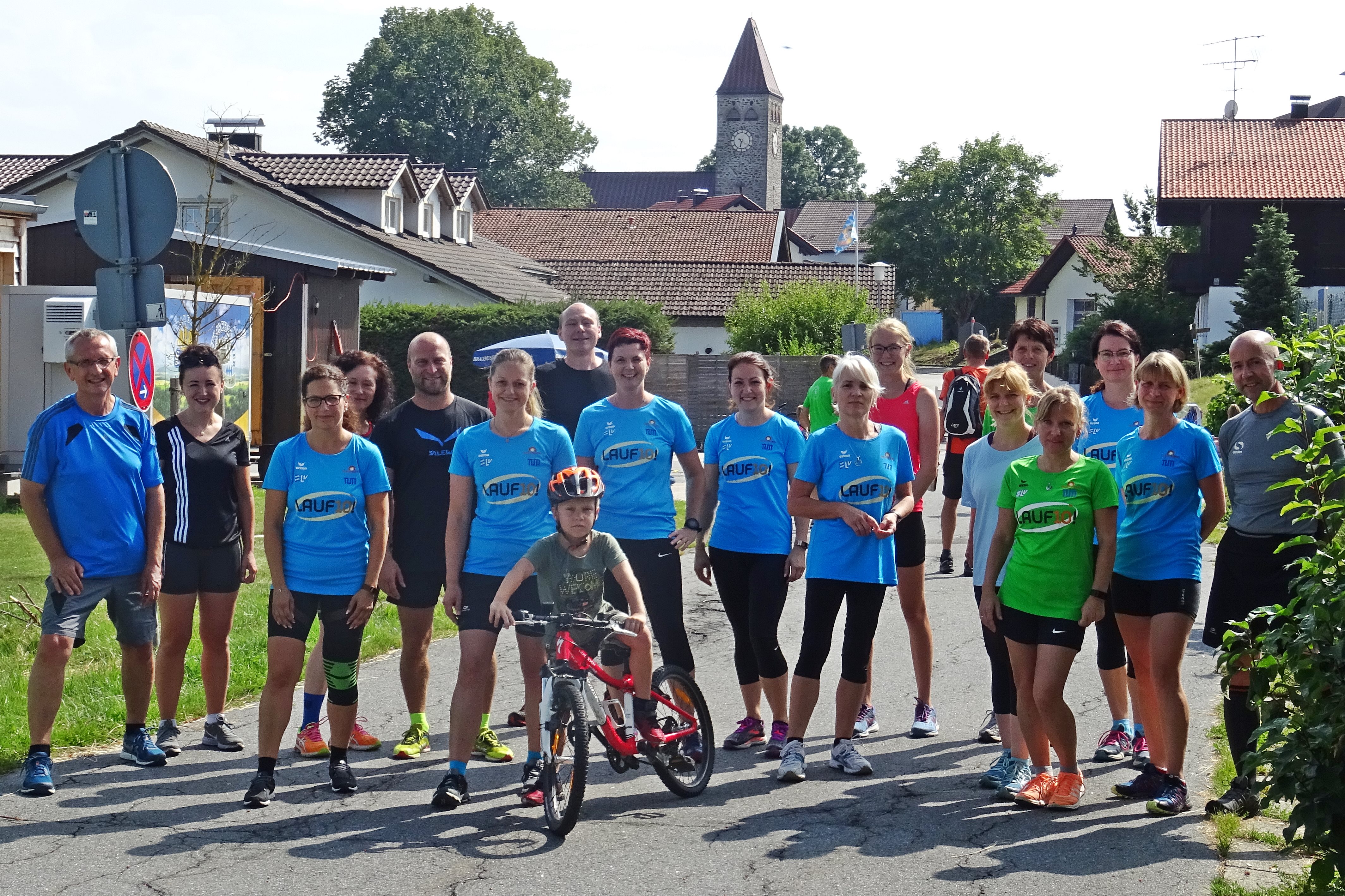 Nochmals 17 Starter(innen) machten sich beim Sport- und Sommerfest über die 10 Kilometer her.